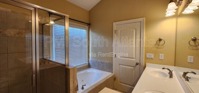 Building Photo - 106 Lexington Village