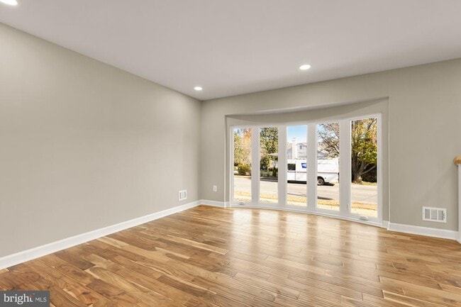 Building Photo - 8730 Ewing Dr