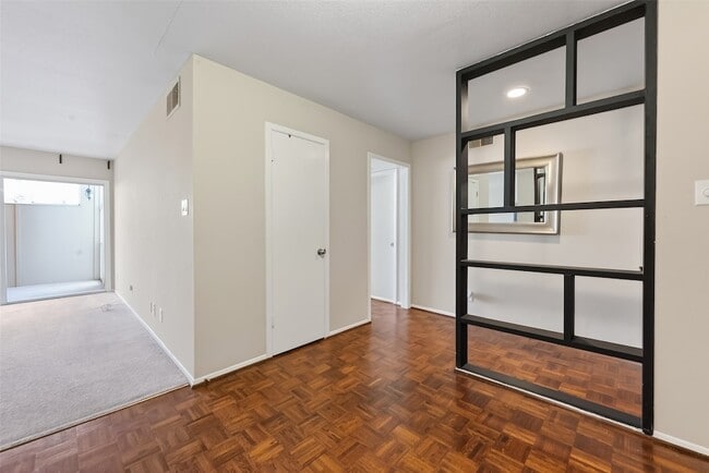 Building Photo - 2516 Commonwealth St