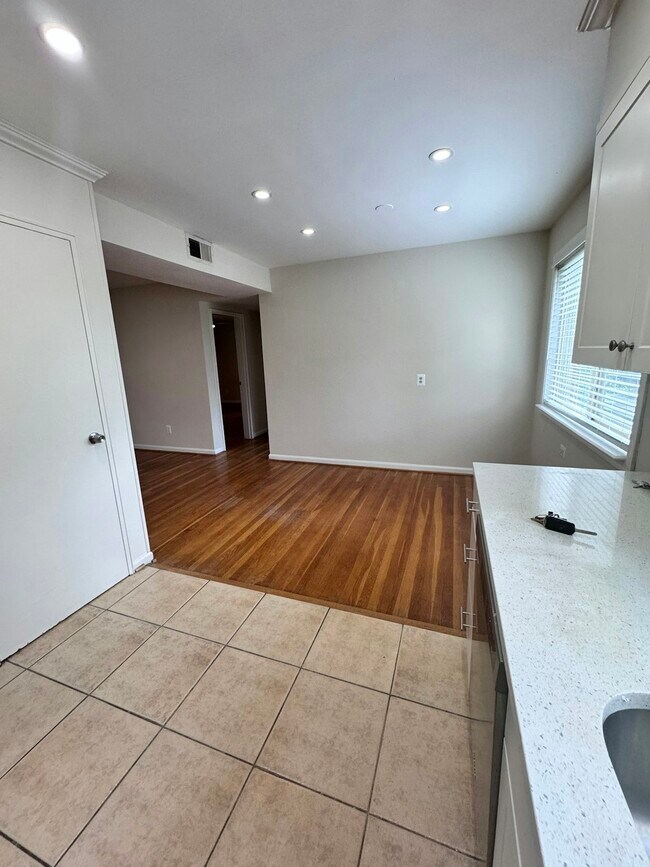 Building Photo - 9424 Adelphi Rd