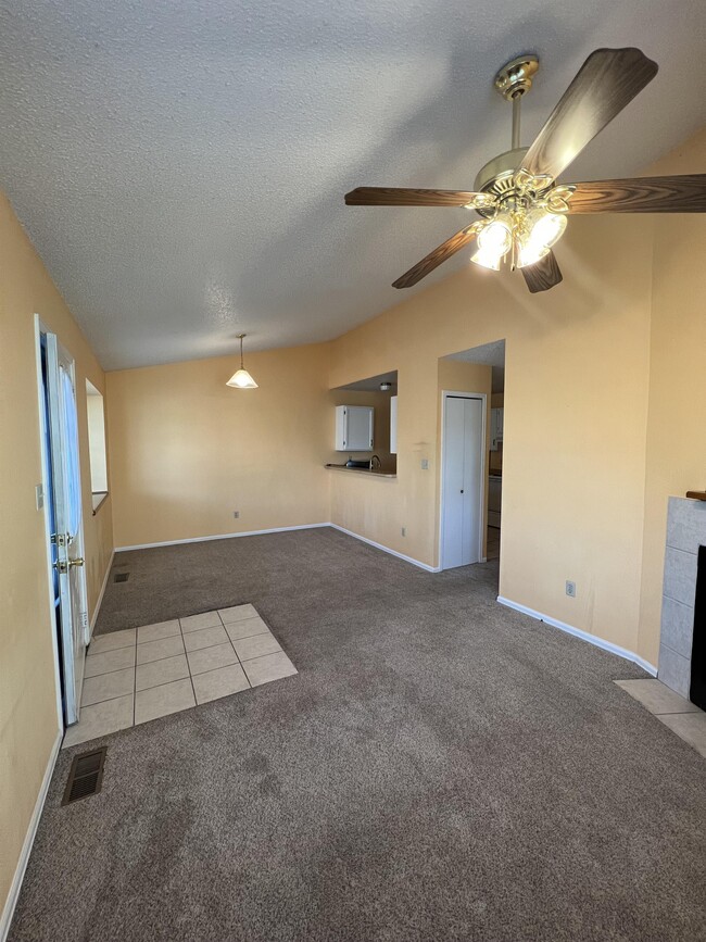 Building Photo - 886 London Green Way