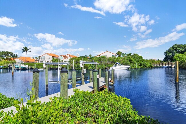 Building Photo - 17026 Bay St