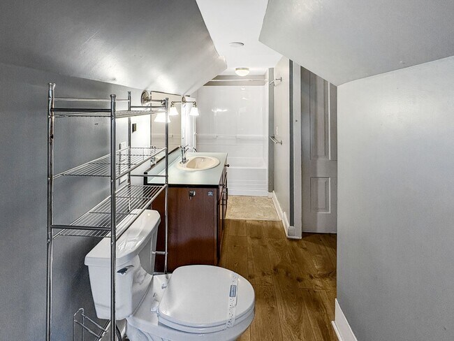 Building Photo - 2204 Grand Ave S