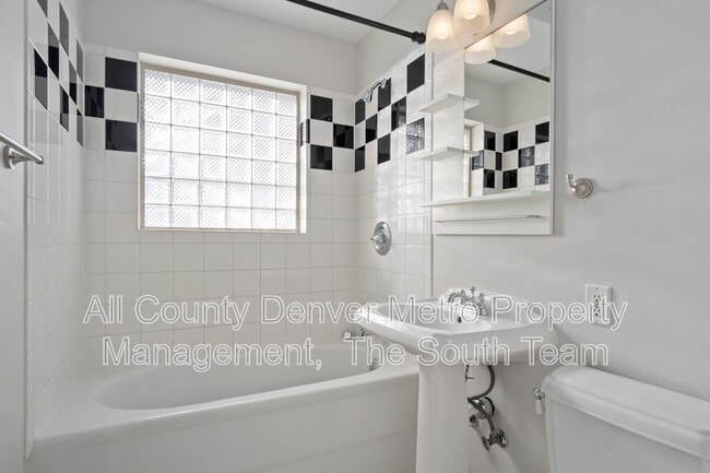 Building Photo - 2702 Meade St