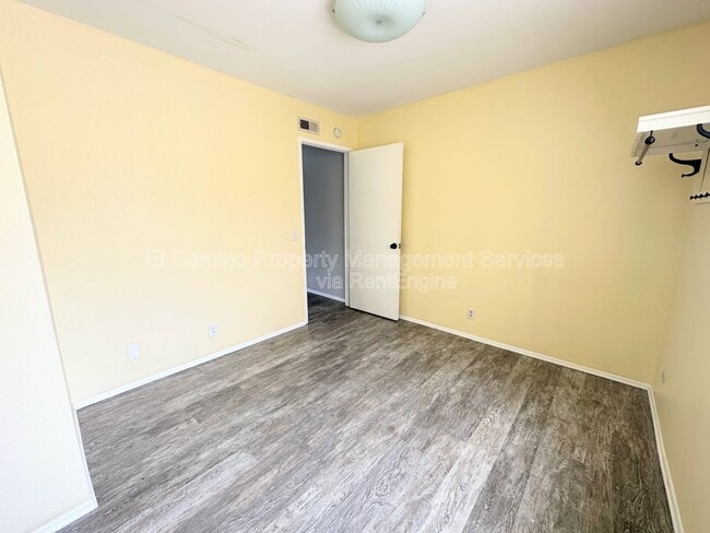 Building Photo - 955 Lamark Ln