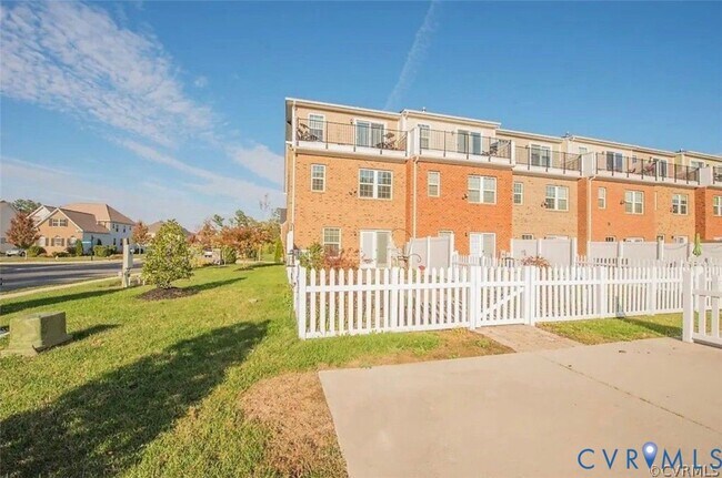 Building Photo - 11335 Sadler Walk Ln