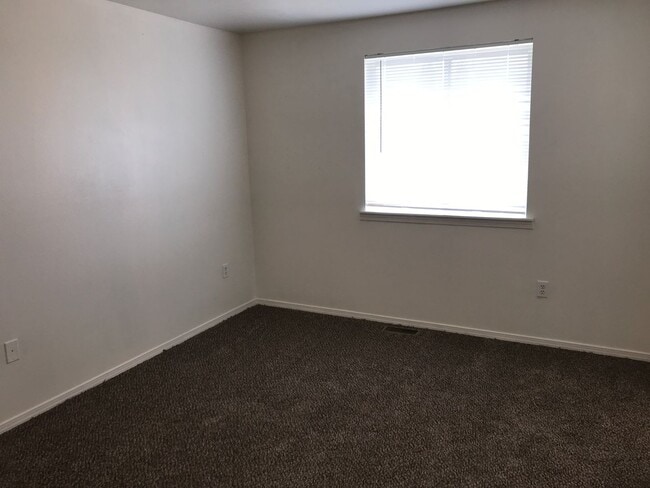 Building Photo - Remodled Duplex
