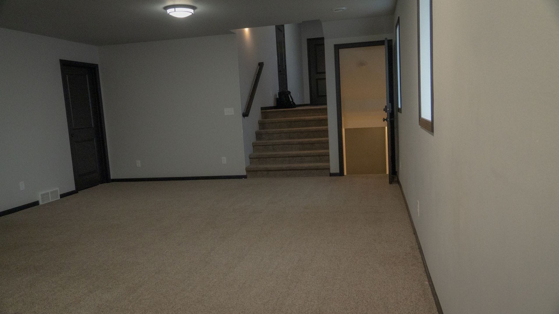 Building Photo - 6040 Kodiak Ln