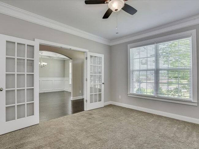Building Photo - 5 Bedroom 3 Bath In Evans!
