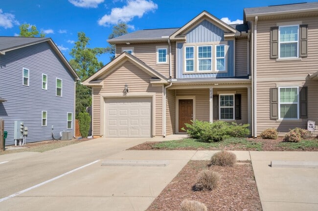 Building Photo - 3 Bedroom 2.5 Bath Townhouse