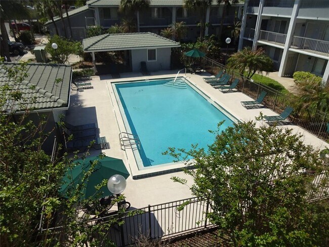 Building Photo - 123 BLUE POINT Way