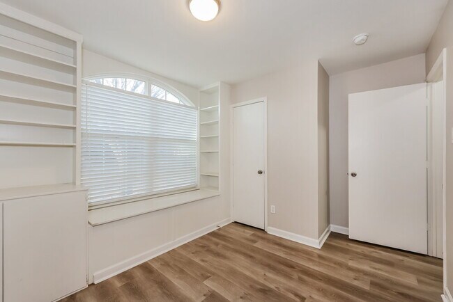 Building Photo - 213 Garden Valley Ln