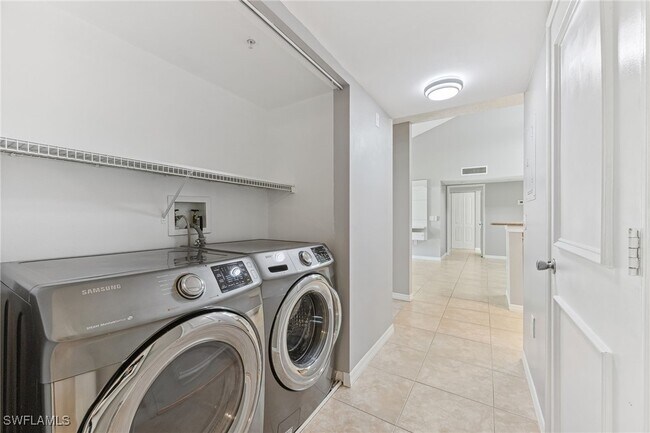 Building Photo - 1210 Wildwood Lakes Blvd