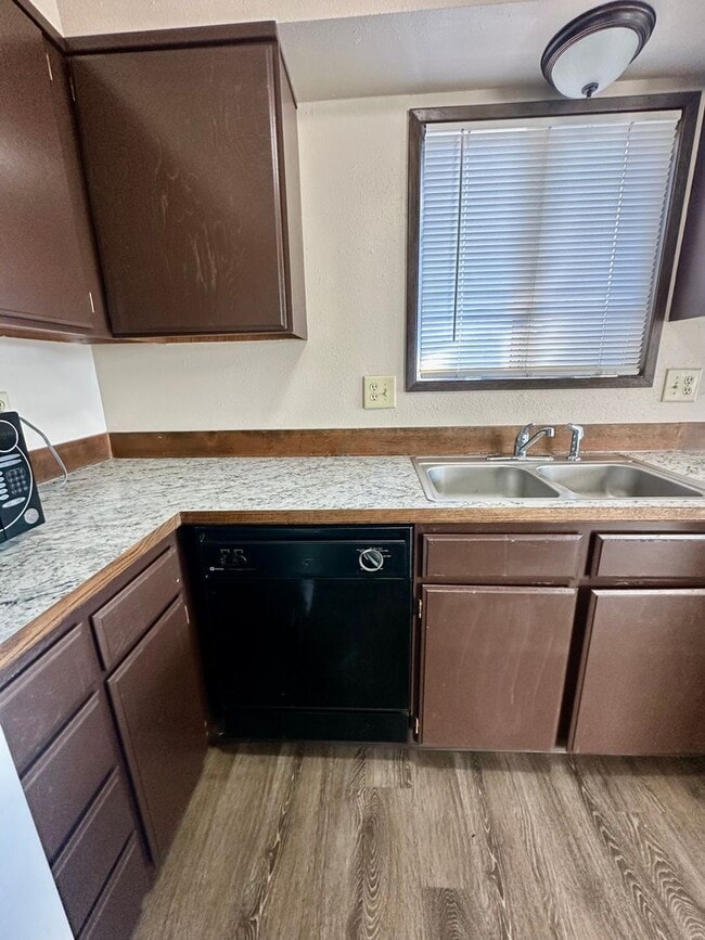 Building Photo - 2bdrm, 1 bath apartment in Moyina Heights. Water,sewer & garbage included