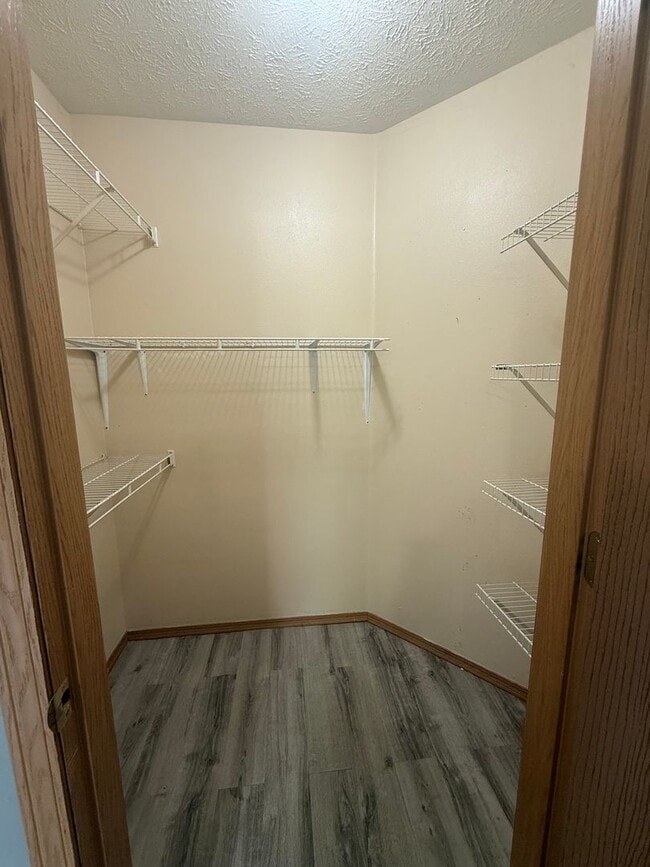 Building Photo - Charming 2 bedroom 2 bath duplex AVAILABLE NOW!