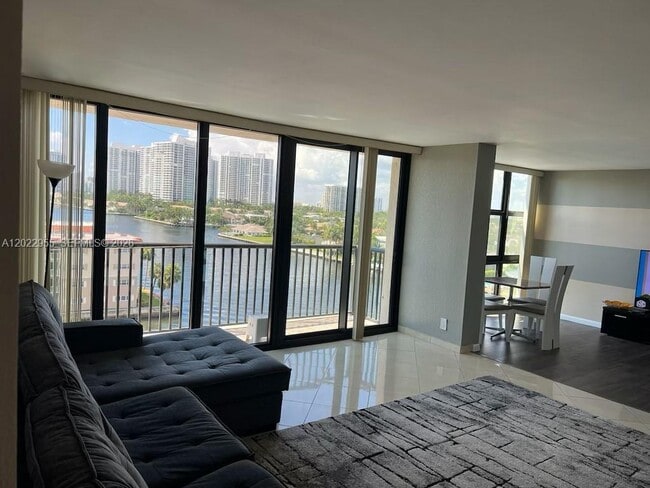 Building Photo - 2017 S Ocean Dr