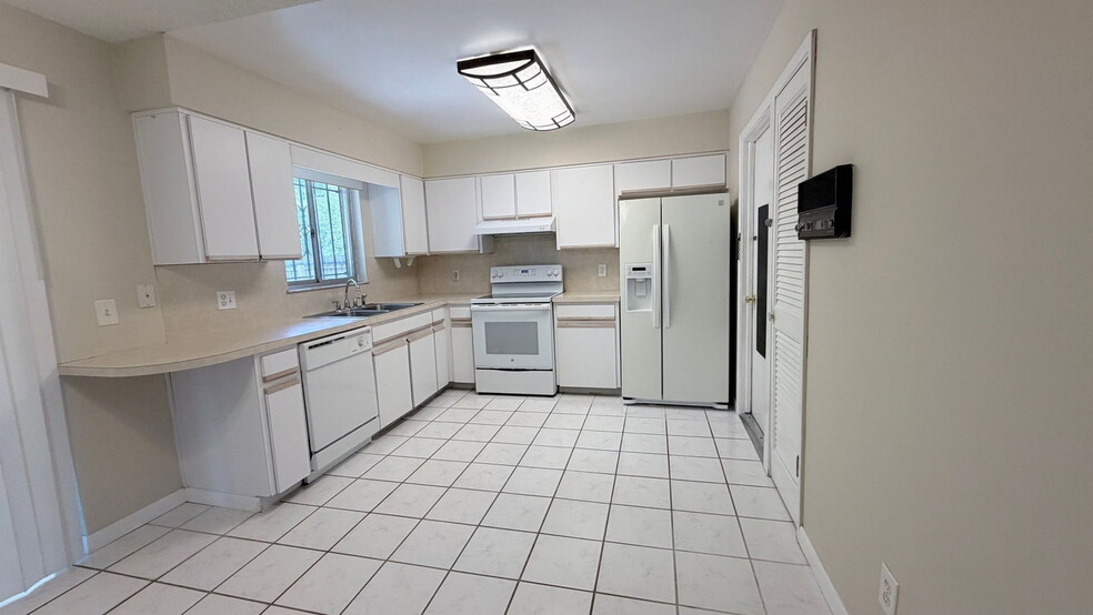 Building Photo - 603 Pheasant Ave