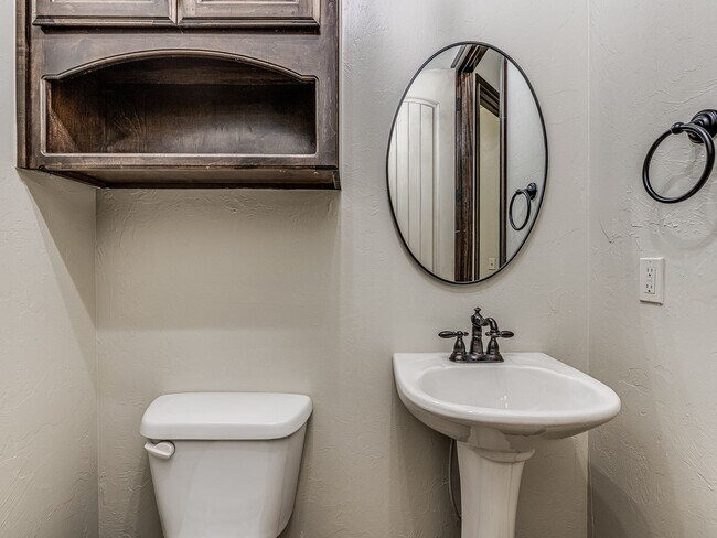 Building Photo - Luxury Rental Home in Edmond Schools + Com...