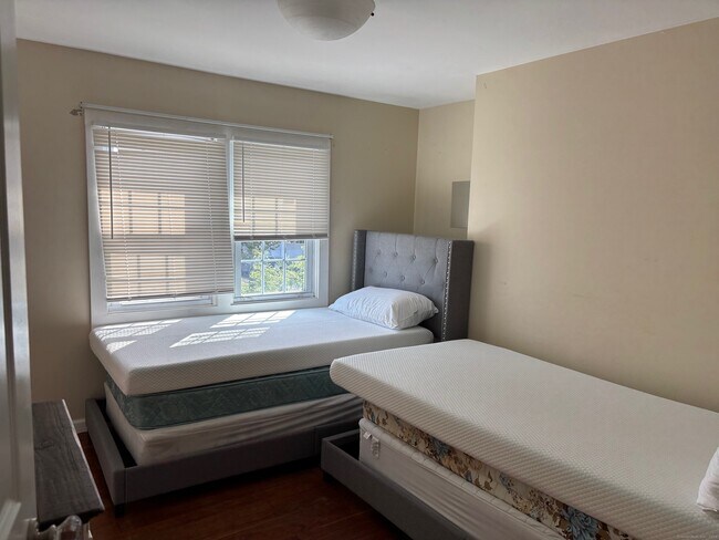 Building Photo - 799 Rowland Rd