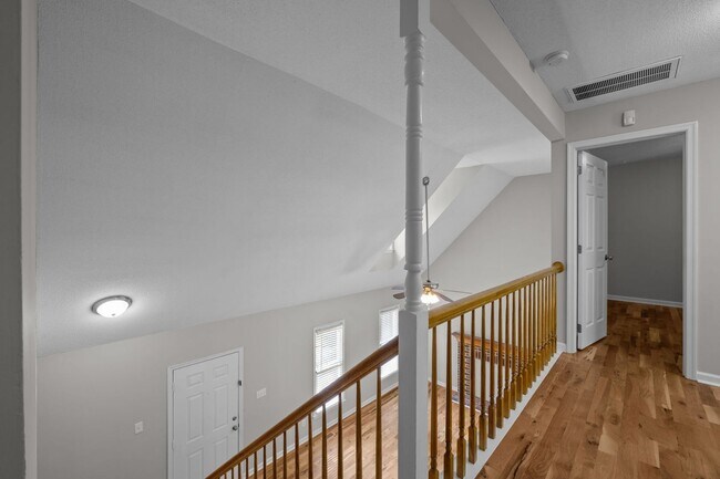 Building Photo - 3 bedroom single family home