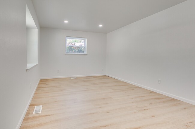 Building Photo - 1430 Westbrooke Terrace