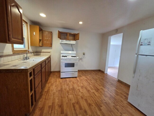 Building Photo - 3414 Riverside Dr