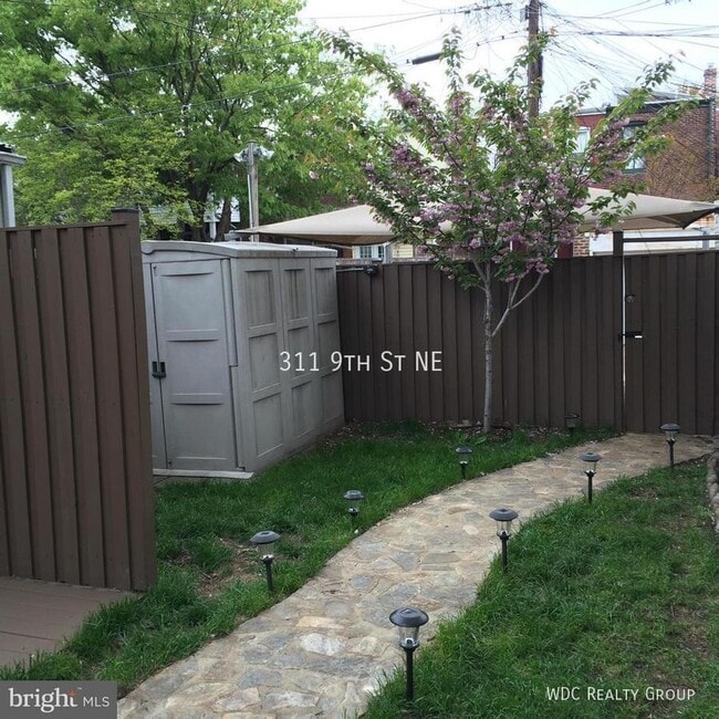 Building Photo - 311 9th St NE