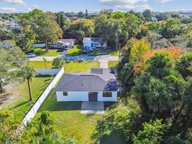 Building Photo - 16107 Sea Pines Dr