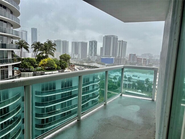 Building Photo - 1800 N Bayshore Dr