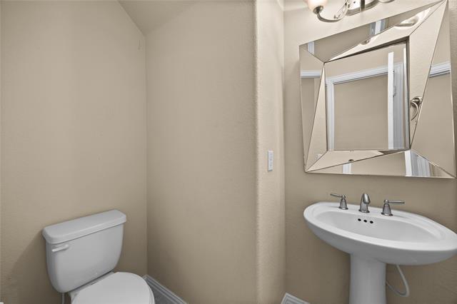 Building Photo - 6833 San Antonio Dr