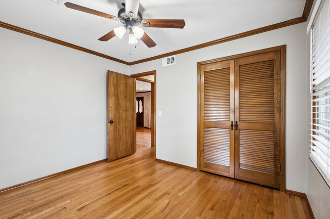Building Photo - 10001 Ridgeview Dr