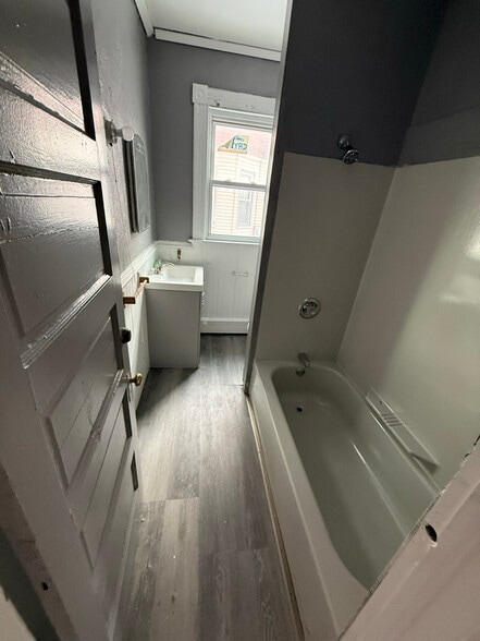 Building Photo - 27 Irving St