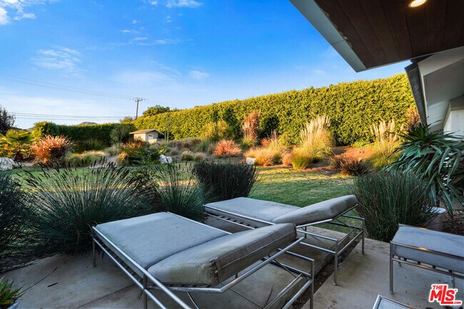 Building Photo - 30479 Morning View Dr