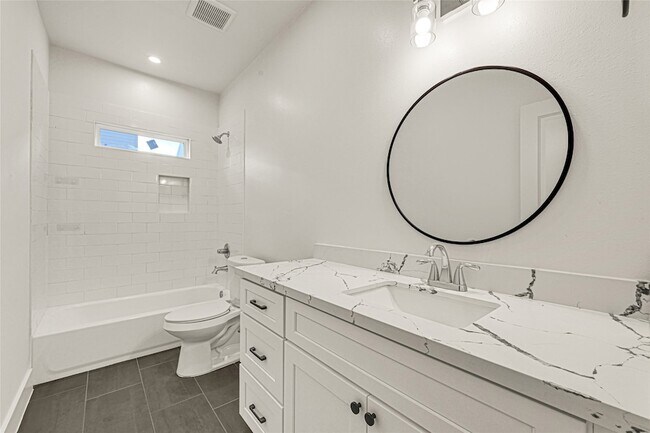 Building Photo - 1405 E 33rd St