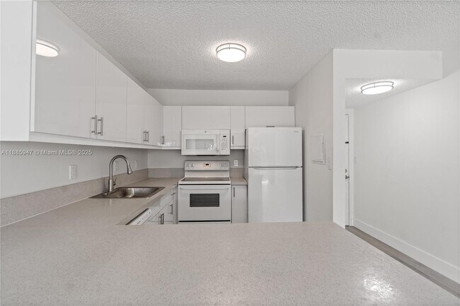 Building Photo - 8005 Lake Dr
