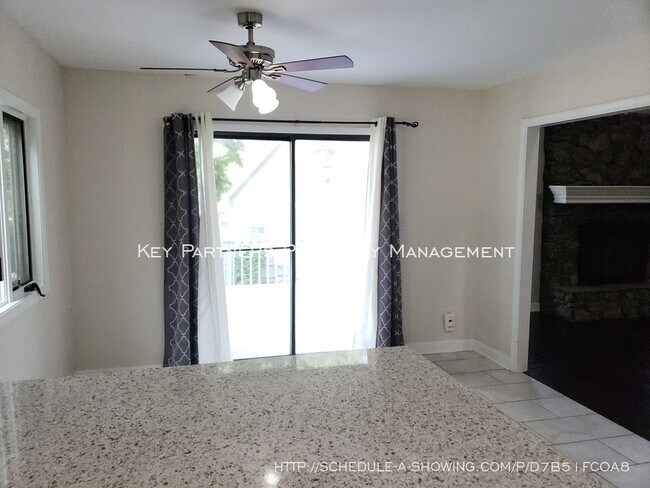 Building Photo - 8620 W 117th - SPACIOUS and Updated!