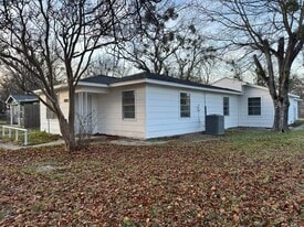 Building Photo - 108 E Kirby