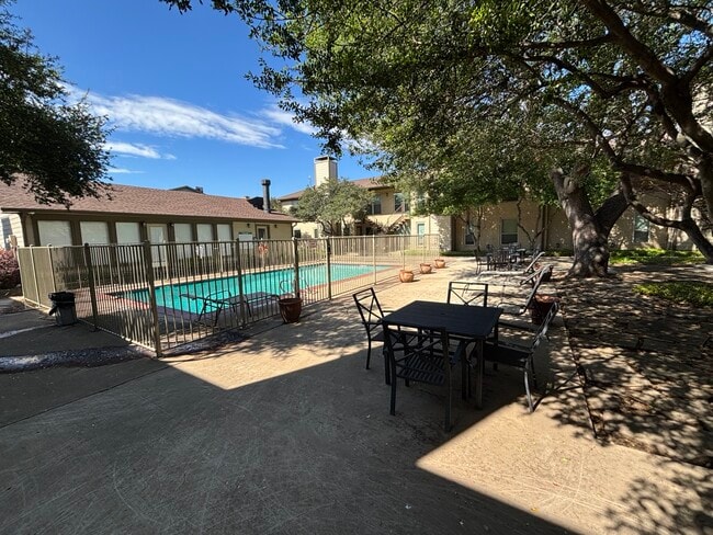 Building Photo - 10650 Steppington Dr