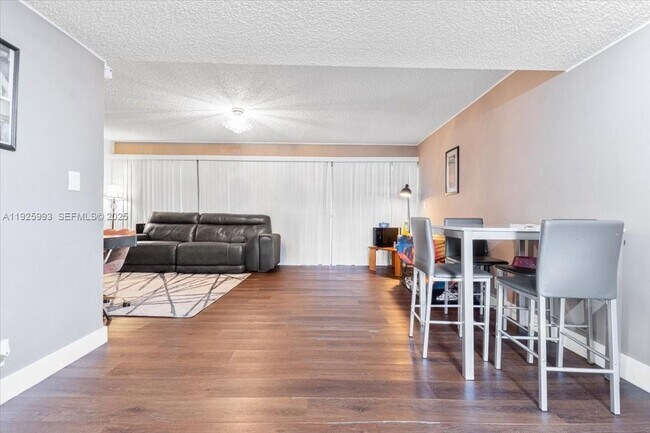 Building Photo - 8105 Lagos De Campo Blvd