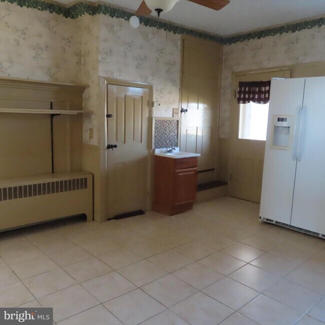 Building Photo - 1410 Gillan Dr