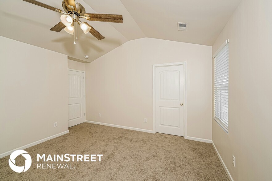 Building Photo - 855 Hawthorn Ln