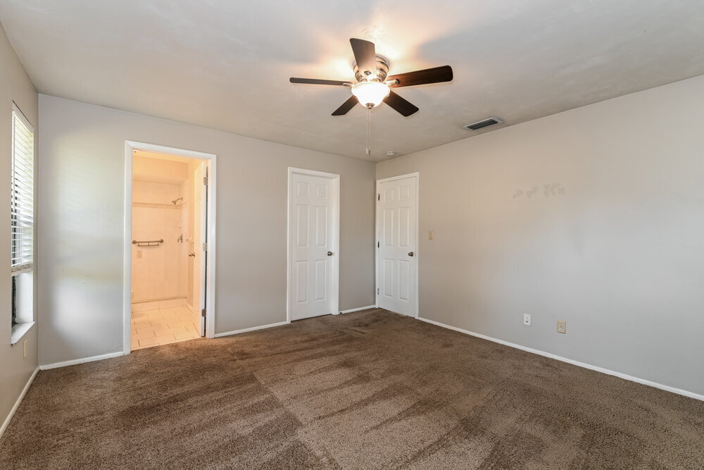 Building Photo - 1705 SE 8th Terrace