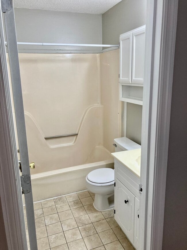 Building Photo - Columbia County Townhome