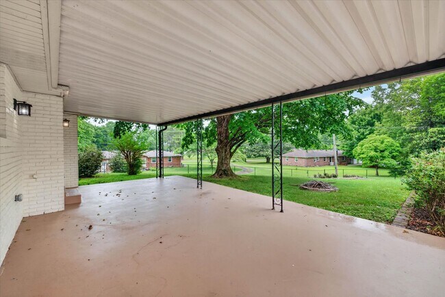Building Photo - 3 Bedroom 3 Bath Home For Rent in Sango Area!