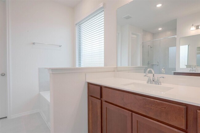 Building Photo - 1343 Vinter Mdws Ln