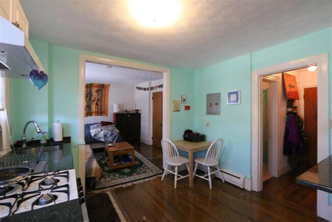 Building Photo - 193 Concord Ave