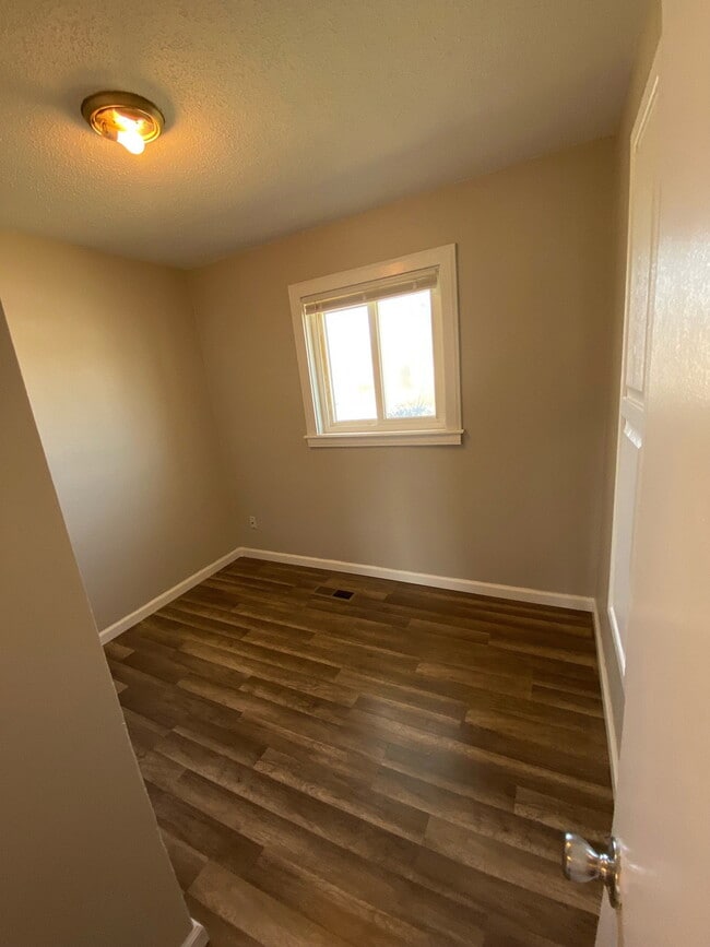 Building Photo - 7 Briarcliff Dr
