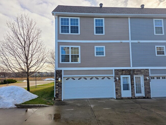 Building Photo - 4410 152 Street