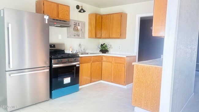 Building Photo - 5133 Pikes Peak Dr