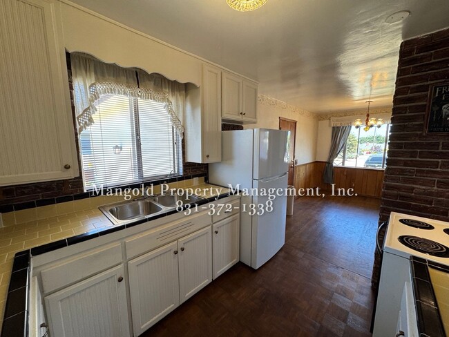 Building Photo - Fully Updated 3-Bedroom Home with Spacious...